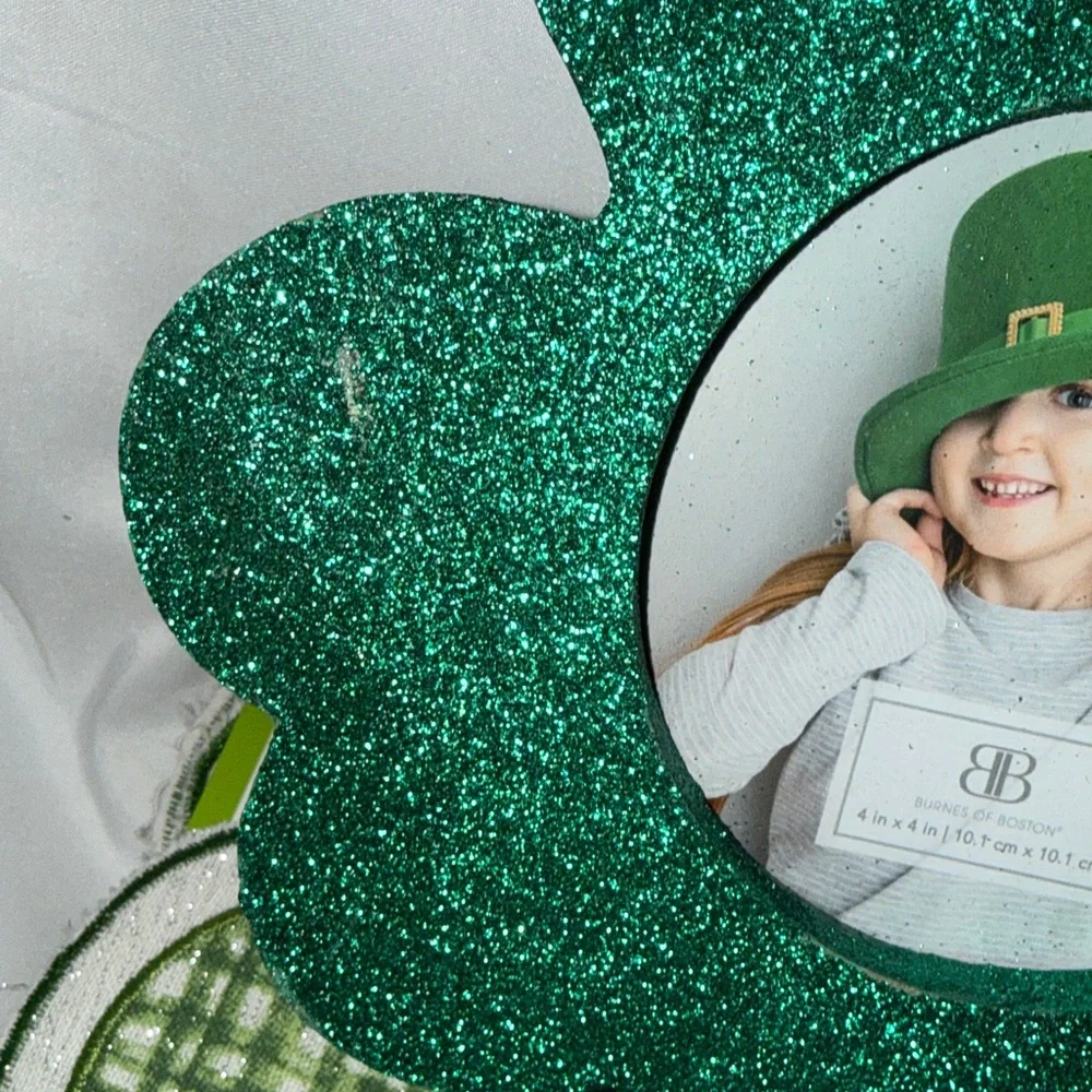 St Patrick’s Day Bundle Sparkly 4X6 wooden frame & 2 Pk Light up pens